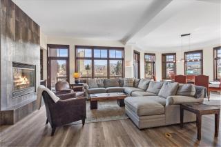 Expansive Luxury Condo - Downtown - Summer AC - 1