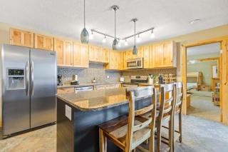 Rocky Mountain Escape with Vista View - Wildernest - 9
