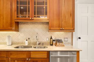 Stunning Historic Home - DT Location! - Sleeps 8 - 1