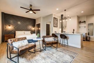 Modern ADA-Accessible Studio - Tennyson St Escape - 6