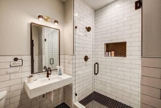 Walkable Urban Tennyson St Apt - Steps to Eats - 6