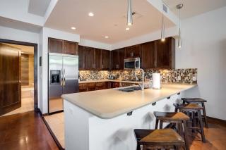 Sprawling Condo - Central Downtown - Summer AC - 9