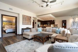 Sprawling Condo - Central Downtown - Summer AC - 4