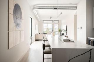 Contemporary Condo - Grill - Balcony - Tesoro - 9