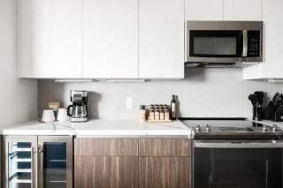 Contemporary Condo - Grill - Balcony - Tesoro - 2