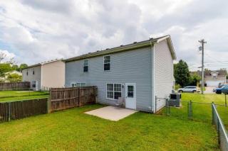 Fort Campbell Retreat, Garage and Sleeps 4 - 4