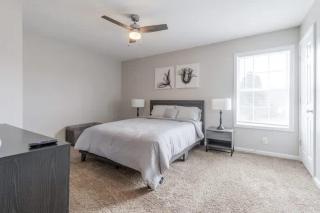 Fort Campbell Retreat, Garage and Sleeps 4 - 9