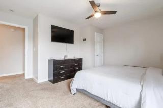 Fort Campbell Retreat, Garage and Sleeps 4 - 2