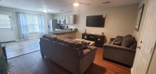 Fort Campbell Retreat, Garage and Sleeps 4 - 6