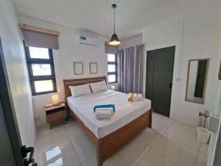 Freesia 4 Apartment Pool 3 min walk to beach and shops - 8