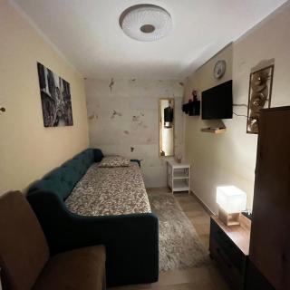 room with a separate entrance - 0