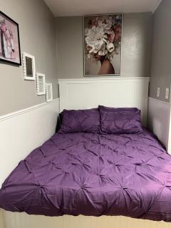 Taylor's Cozy Little Apartment Pets Welcome Two Beds - 6