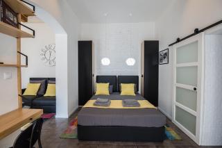 Quiet Courtyard Apartment in Bratislava Old Town - 1