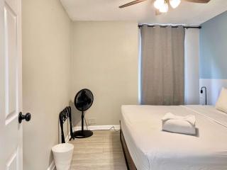 Downtown Condo! Private Balcony! PT10F - 5