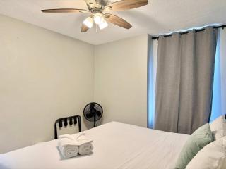 Downtown Condo! Private Balcony! PT10F - 4