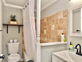 Downtown Condo! Private Balcony! PT10F - 3