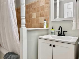Downtown Condo! Private Balcony! PT10F - 2