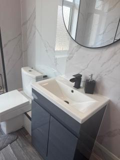 Elegant 3BR Doncaster Home Near Town Centre - 6