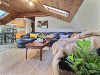 HappyCub- AC, Hot Tub, Fire Pit, Game Room! - 2