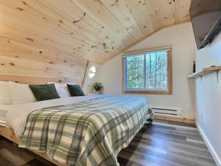 HappyCub- AC, Hot Tub, Fire Pit, Game Room! - 1