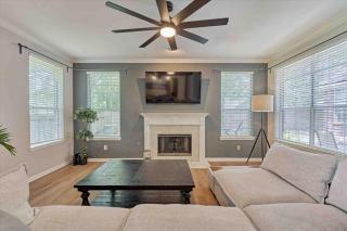 Woodlands Grand 3BR Cozy House - 0