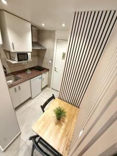 Suites nuevas con baño privado frente al metro st MWC Barcelona-FIRA - 1