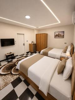 GREAT PYRAMIDS Hotel - 0