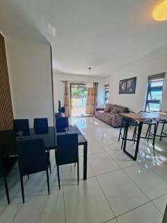Freesia 1 Apartment - Pool, 3min Walk to Beach & Shops - 4