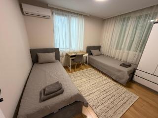 Seven Hills House Parking included - 5
