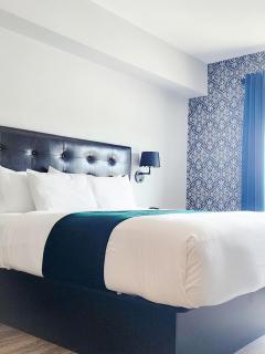 Waterfront Hotel - 8