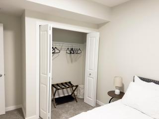 Luxury Private Suite, Near Calgary Airport - 6