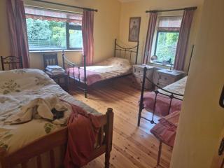 Rainbow Cottage - 8