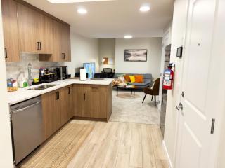 Luxury Private Suite, Near Calgary Airport - 9