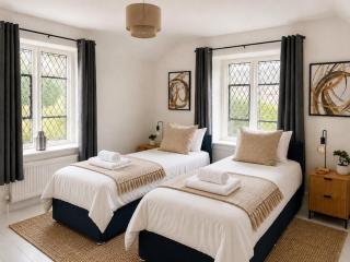 Historic Gatehouse inc Private Garden Near Oswestry & Wrexham - 4