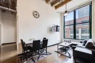 West Loop - City Views With In & Out Parking 3 - 3
