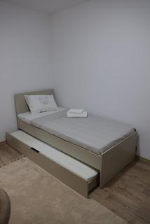 Modern 2 Bedroom Apartment -Terrace & Free Parking - 8