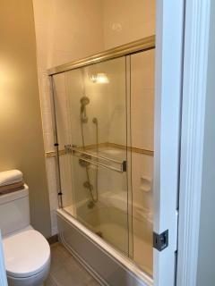 A lucky quiet en-suite on the second floor with independent entranceclose to YVR - 2