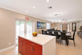 Walk to Hollywood Beach Luxury 4BR Villa - 6