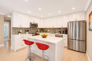 Walk to Hollywood Beach Luxury 4BR Villa - 2