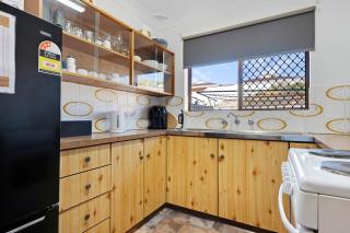 Champion Bay Beach Unit, with own carport, - 6