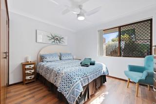 Champion Bay Beach Unit, with own carport, - 5