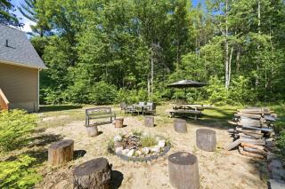 A Frame cottage 1 min from Beach BBQ and Firepit - 5