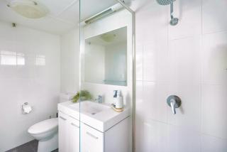 Coastal Oasis | Sleeps 5 | Beach View + Pool & Gym - 3