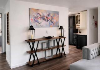 Remodeled, Spacious, Modern Retreat 5 BR, 3BA, 2KIT - 6