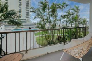 Coastal Oasis | Sleeps 5 | Beach View + Pool & Gym - 2