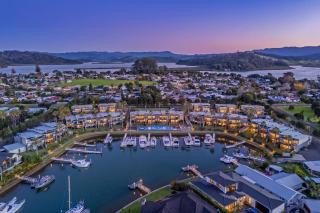 Sovereign Pier On The Waterways - 8