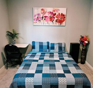 Spacious Private Suite Minutes Away from Ocean,Trails and Stores - 6