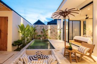 Stylish Luxury 2BR Villa Walk to Kedungu Beach - 0