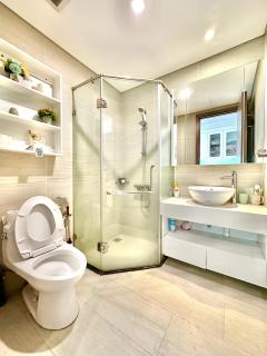 Modern Studio Apartment with Incredible City Views Day and Night - 1