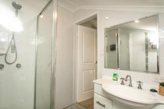 Ainslie Manor Guest House - 8